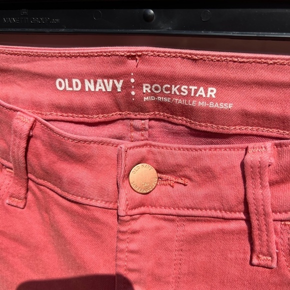 Old Navy Women's Rockstar Mid-Rise Distressed Cropped Skinny Jeans - Picture 4 of 12